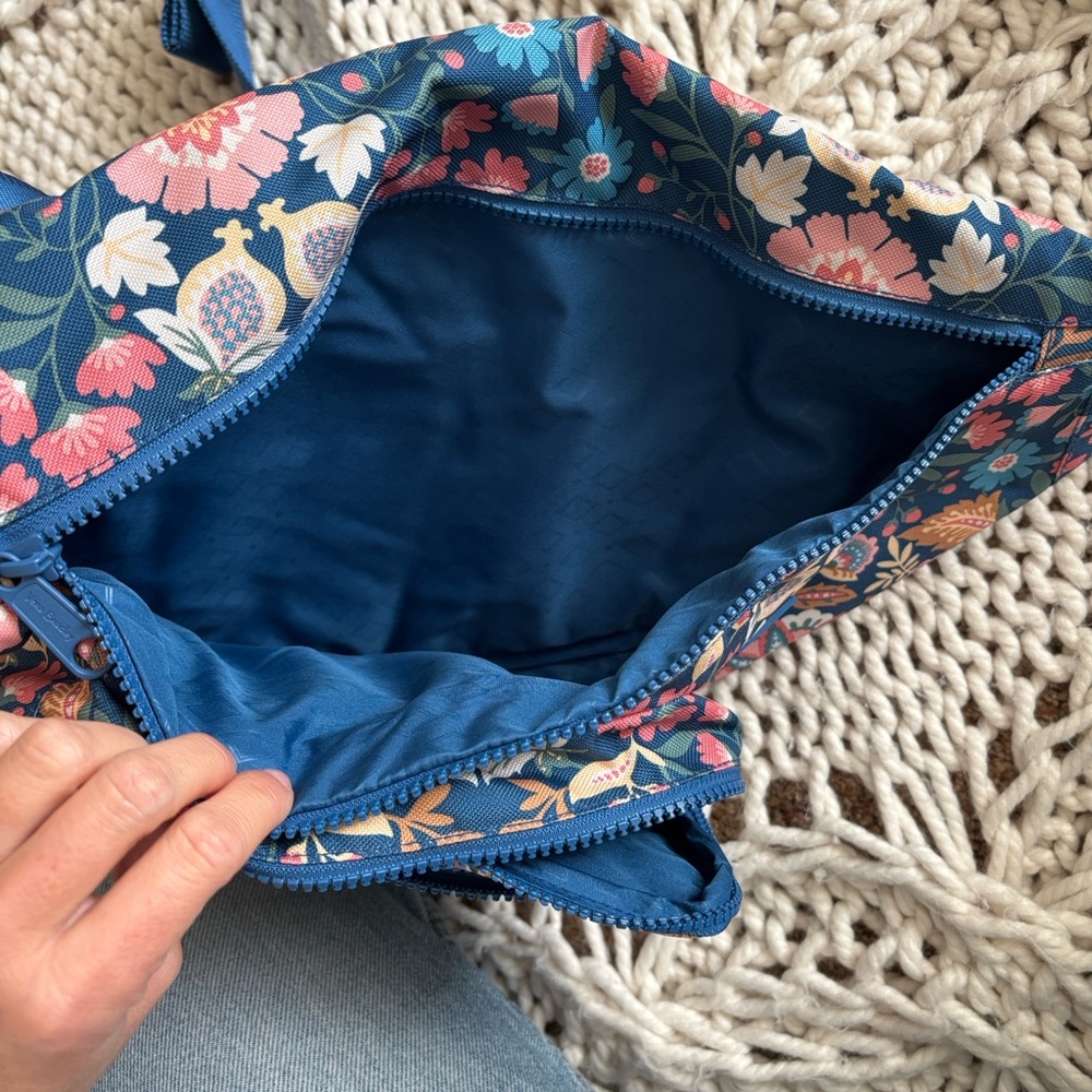 Vera Bradley Recycled Lighten Up Reactive Sling Backpack NWOT - Picture 6 of 10